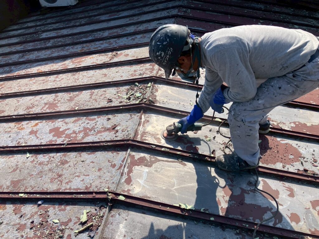 見えない工程が品質を決める！屋根のケレン作業　伊勢市